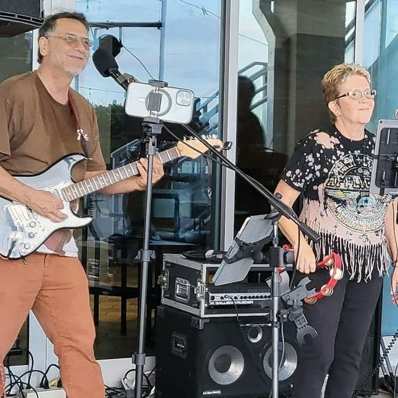 95andVine-Darlene&Mark-music-weekends
